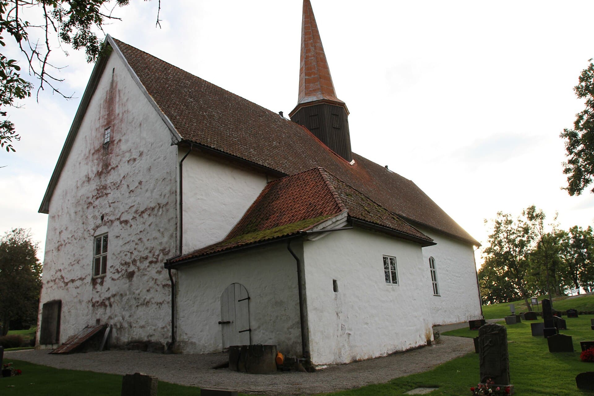 Skjeberg kirke – eksteriør