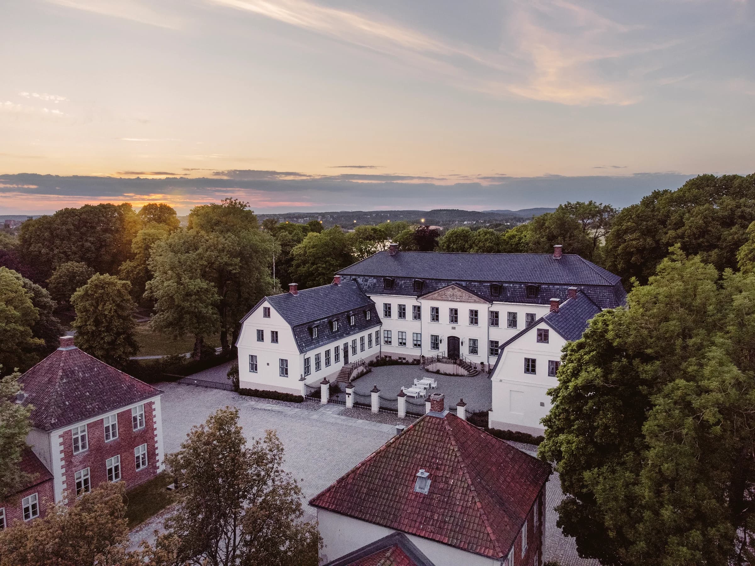 Eksteriør av hovedhuset ved Hafslund Hovedgård.