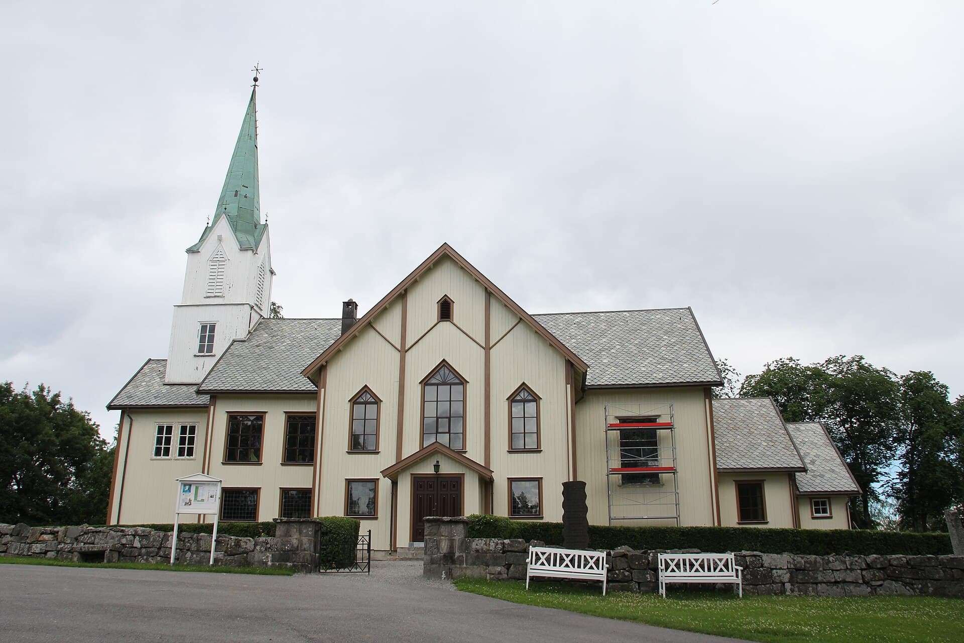 Askim kirke – eksteriør
