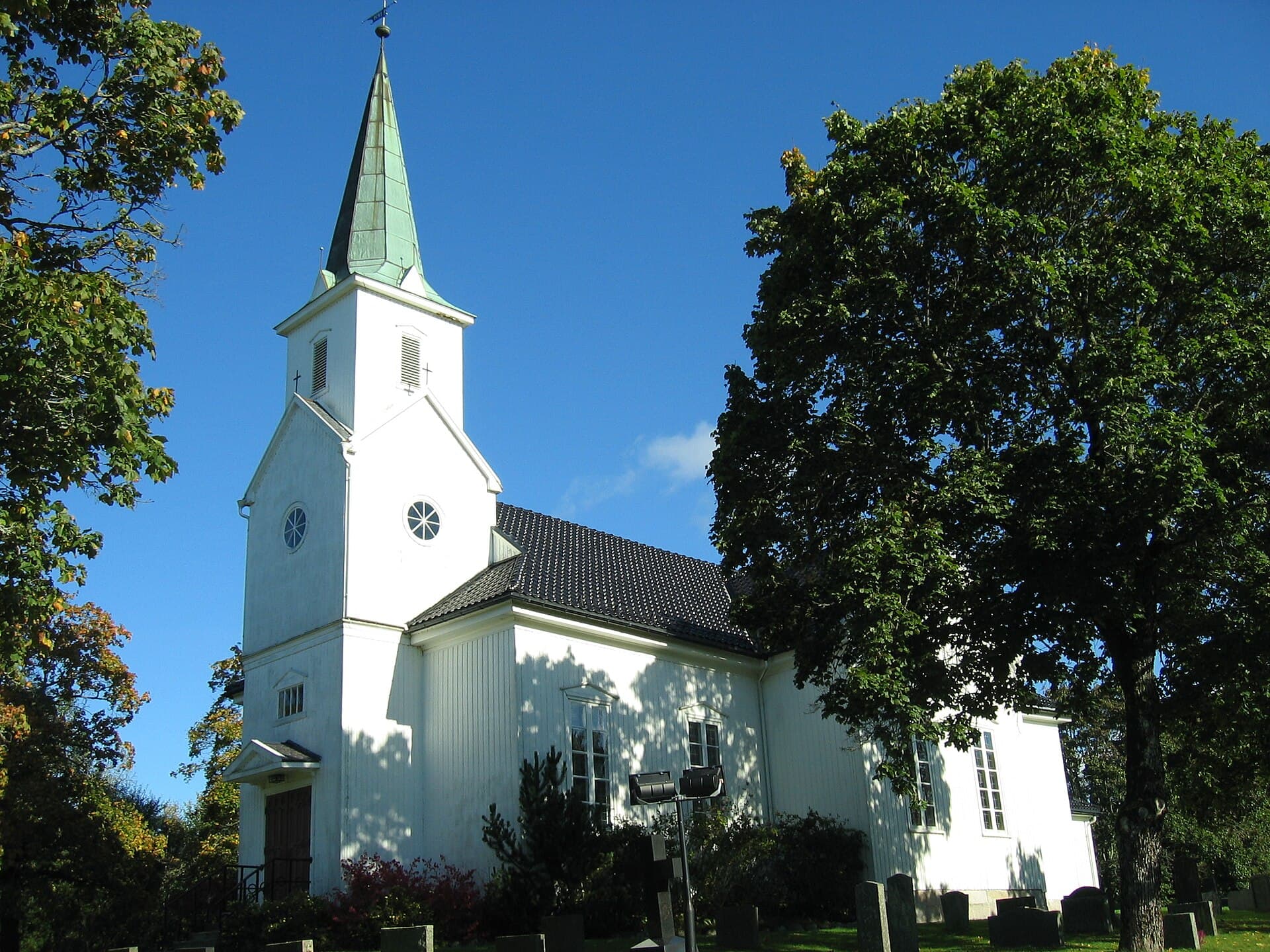 Varteig kirke – eksteriør