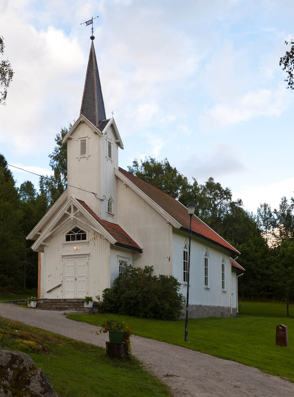 Skjebergdalen kirke – eksteriør